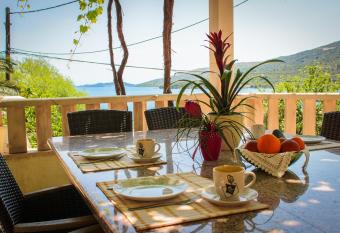 Apartments Bilaja has Balcony rooms