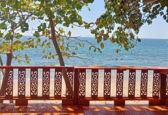 Kohjum Seafront Resort has Balcony rooms