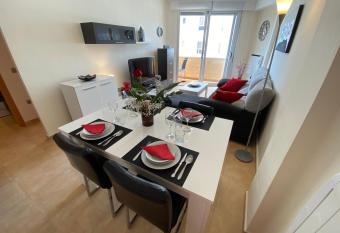 El Mar - 4 personnes LUXURY allows 18 year olds to book a room