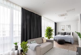 limehome K  ln Friesenplatz - Digital Access allows 18 year olds to book a room