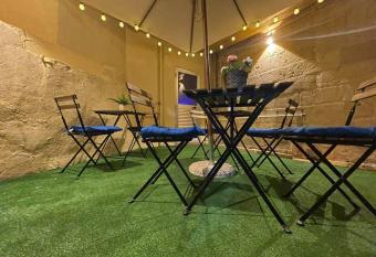 2 Bed Apt in heart of St Julians - 5min from Seafront has Balcony rooms