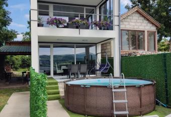   arolija has Balcony rooms