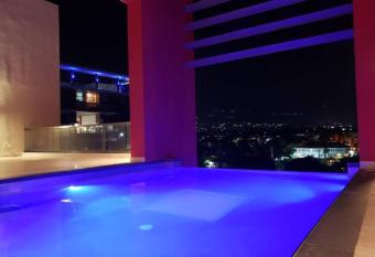 2B/R Parkhurst Paradise with Infinity Edge Rooftop Pool has Balcony rooms