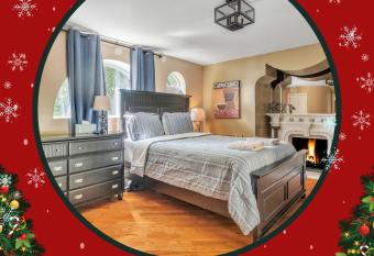 Experience Supreme Comfort with Winter-Themed King Beds at the Opulent Westchester Castle in Wolden has Balcony rooms