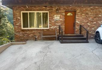 Lazy Bear Cabin has Balcony rooms