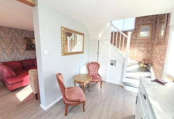 Luxury Victorian Home Slough, Legoland, Windsor has Balcony rooms