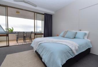Studio Apartment, Centre Of Airlie With Sea Views has Balcony rooms