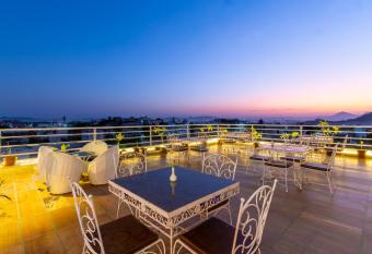 HOTEL THE CELEBRATION BY AMOD Best Hotel & Rooftop allows 18 year olds to book a room