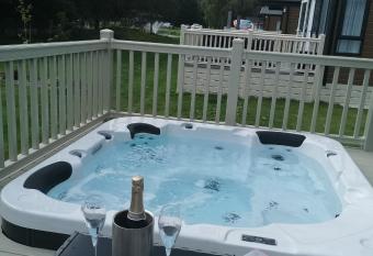 JJs Lodge Azalea has Balcony rooms