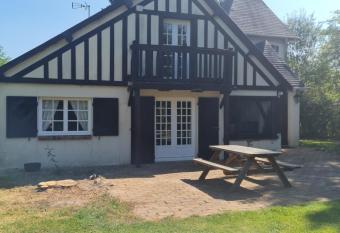 La petite maison des monts allows 18 year olds to book a room