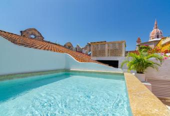 Casa Cordoba Rom  n allows 18 year olds to book a room