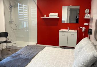 Aux Charmes 1 allows 18 year olds to book a room