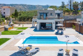 Olive and Sea Villas has Balcony rooms