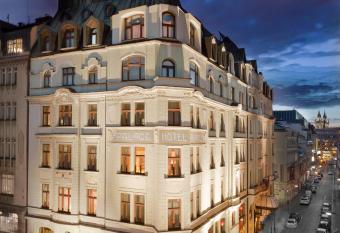 Art Nouveau Palace Hotel allows 18 year olds to book a room