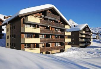 Studio Apartment Alpine Lodge (36m2) - Bettmeralp - Ski in/out - South facing, overlooking the Alps has Balcony rooms