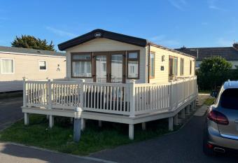 Seascape Camber Sands Holiday Let has Balcony rooms