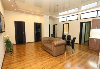 3 bedrooms Arcadia has rooms with a private hot tub