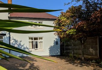 Racecourse Cottage allows 18 year olds to book a room