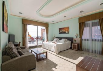 Llar de Capitans has Balcony rooms