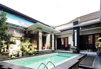 OYO 90653 Balisee Guesthouse Kedonganan allows 18 year olds to book a room