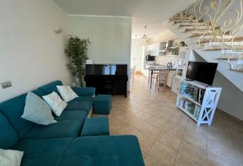 Charlotte Apartment - For family and groups has Balcony rooms