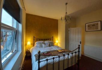 Lovely 2 bedroomed flat in the centre of Longton allows 18 year olds to book a room