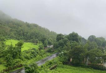 CRD Gardenia Mountain & Park View 401 allows 18 year olds to book a room