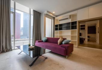 Greystone Platinum KLCC has rooms with a private hot tub