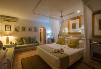 Indian Ocean Lodge has Smoking/Balcony rooms