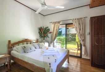 Tannette Villa has Balcony rooms