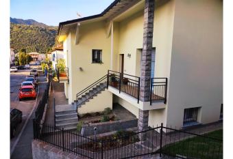 LORA GIUSTA GUEST HOUSE allows 18 year olds to book a room