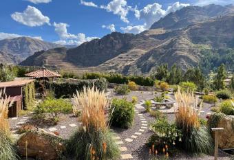 Casa de Oren allows 18 year olds to book a room