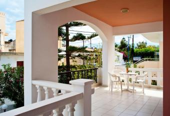 Captain Michalis Apartments has Balcony rooms