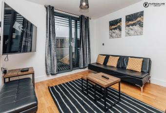 Platinum Link Apartments, The Arcadian, 1 Bed & Sofa Bed With Wifi And Parking has Balcony rooms