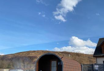 Highland Stays - The Oaks Studio Pod allows 18 year olds to book a room