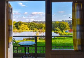 Idyllic Shepherds Hut glorious views to South Downs  Perch  has Balcony rooms