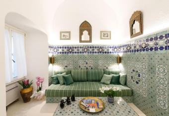 Qasar Luxury Suite - in Capri s Piazzetta allows 18 year olds to book a room