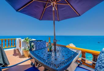 Oceanfront villa with one of a kind Amazing view!! has Balcony rooms