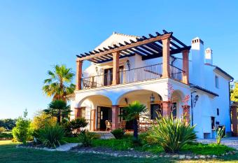 Finca las Encinas has Balcony rooms