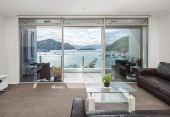 Oxleys Penthouse 506 has Balcony rooms