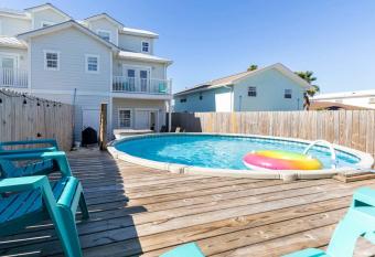 Blue Oasis Beach Vacation Home with Private Pool & Hot Tub allows 18 year olds to book a room