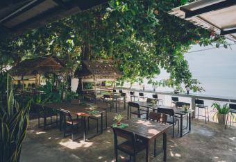 Chill Inn Lamai Hostel & Beach Cafe allows 18 year olds to book a room