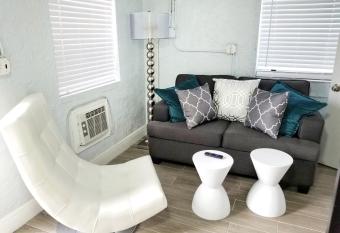 Glam Guesthouse 5 Miles from Hard Rock Stadium allows 18 year olds to book a room