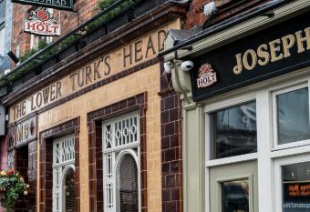 Lower Turks Head has Balcony rooms