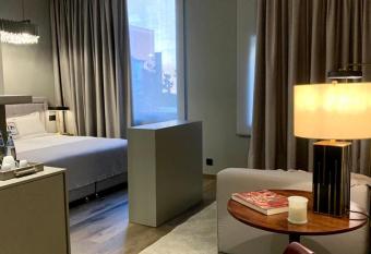 DS Hotel Lusopark has rooms with a private hot tub