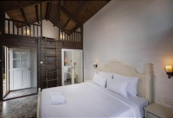 The Ark Comforts has Balcony rooms