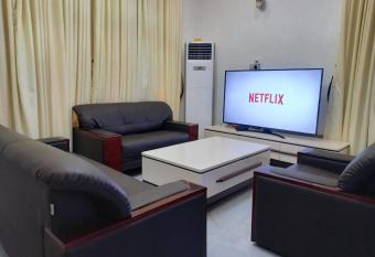 Tranquil 5 bedroom Detached Duplex, Osapa London, Lekki allows 18 year olds to book a room