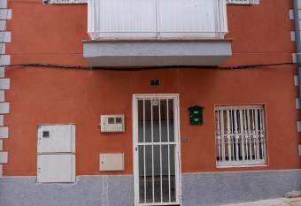 APARTAMENTO MADRID Norte allows 18 year olds to book a room