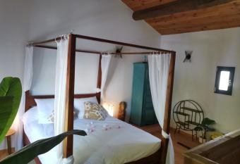 Sous le Tilleul allows 18 year olds to book a room