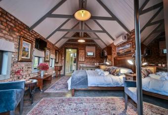 Upper Room @thegallery has Balcony rooms